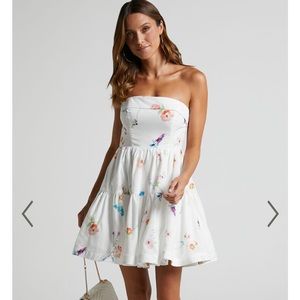 SHINEEY MINI DRESS - STRAPLESS TIERED DRESS IN PAINTERLY WILD FLOWER